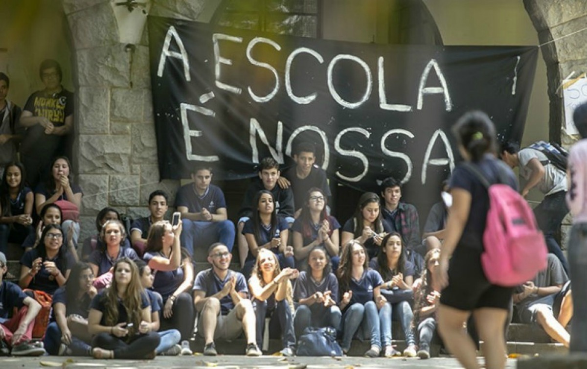 http://www.ihu.unisinos.br/images/ihu/2016/11/03_11_ocupaes_escolares_lavraPalavra.jpg