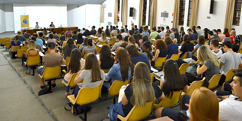 Publico lotou o Auditório Bruno Hammes, na Unisinos (Fotos: Ricardo Machado/IHU)