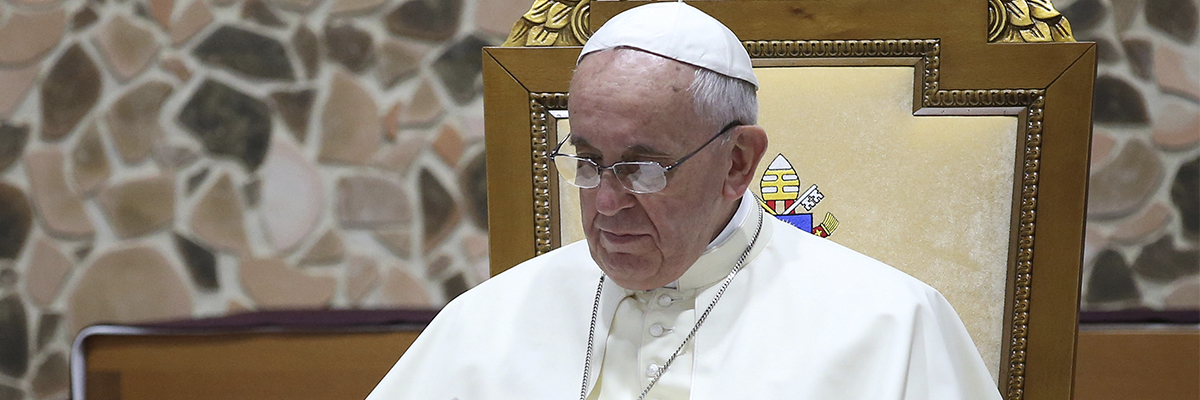 31-07-2018-papa-francisco-lendo_JeonHanKorea.jpg