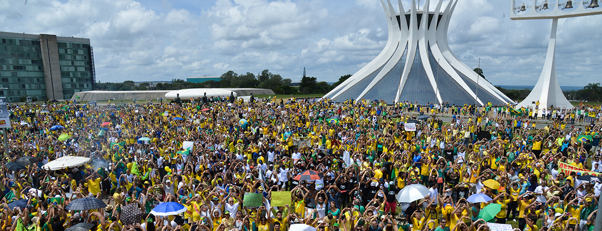 Resultado de imagem para "A democracia está ameaçada no Brasil. Conseguiremos salvá-la?". Entrevista especial com Daniel Aarão Reis