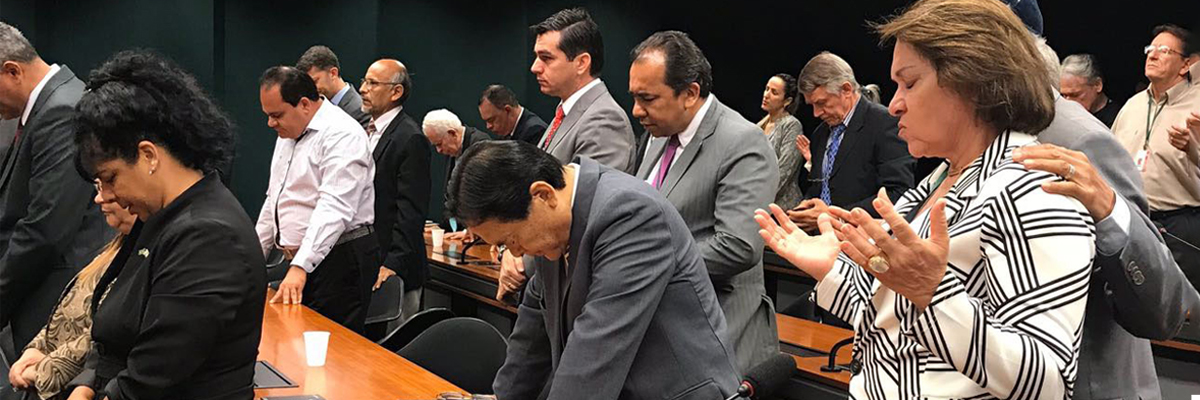 26-11-2018-culto-evangelico-camara-dos-deputados_LucindaOlhoaAssComun.jpg