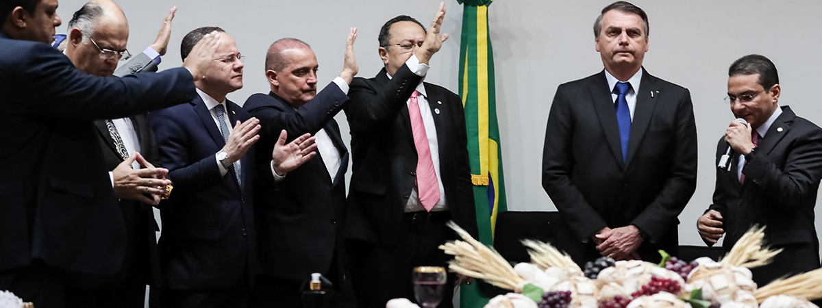 Bolsonaro entrega o Estado aos evangélicos