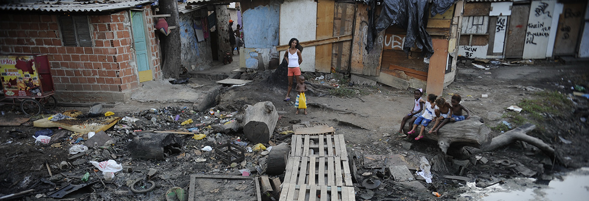 moradores_complexo-da-mare_foto_fernando_frazao_agencia_brasil.jpg