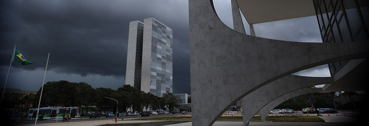 nuvens_praca_tres_poderes_foto_fabio_rodrigues_pozzebom_agencia_brasil.JPG