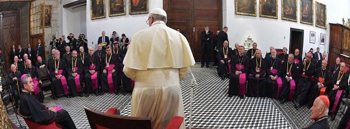 O diálogo a portas fechadas entre o papa e os bispos italianos: ''Os gays que querem se tornar padres devem dar garantia de castidade''