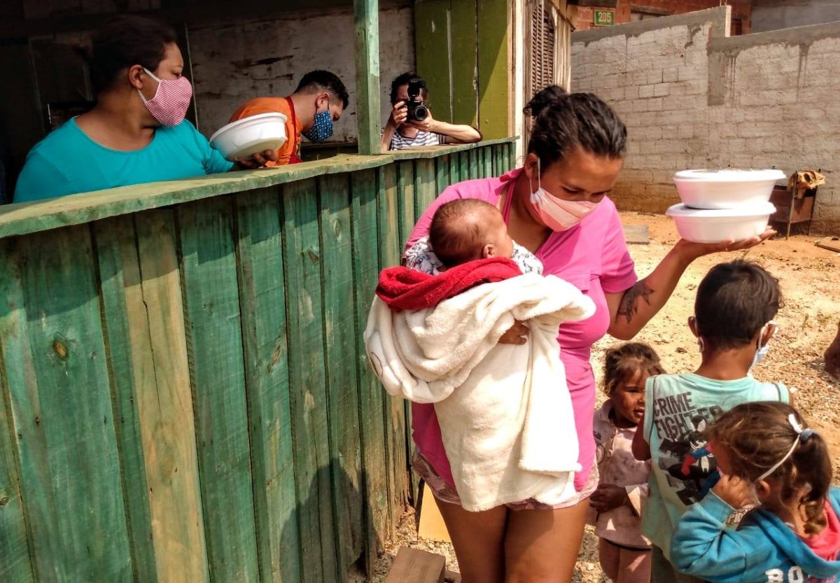 Pelo menos 10 milhões de pessoas passam fome no Brasil. Pandemia piorou