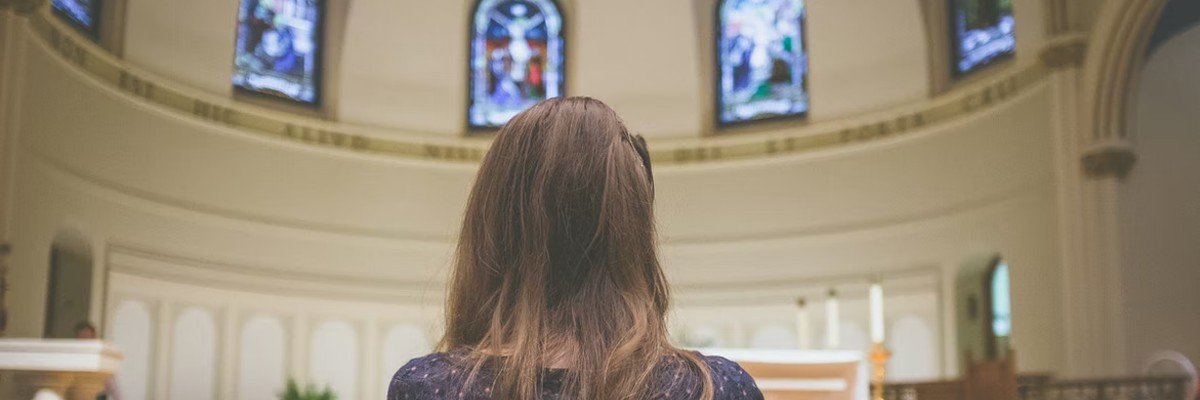 https://www.ihu.unisinos.br/images/ihu/2022/07/14_07_mulher_na_igreja-Foto_Kenny_Eliason_unsplash.jpg