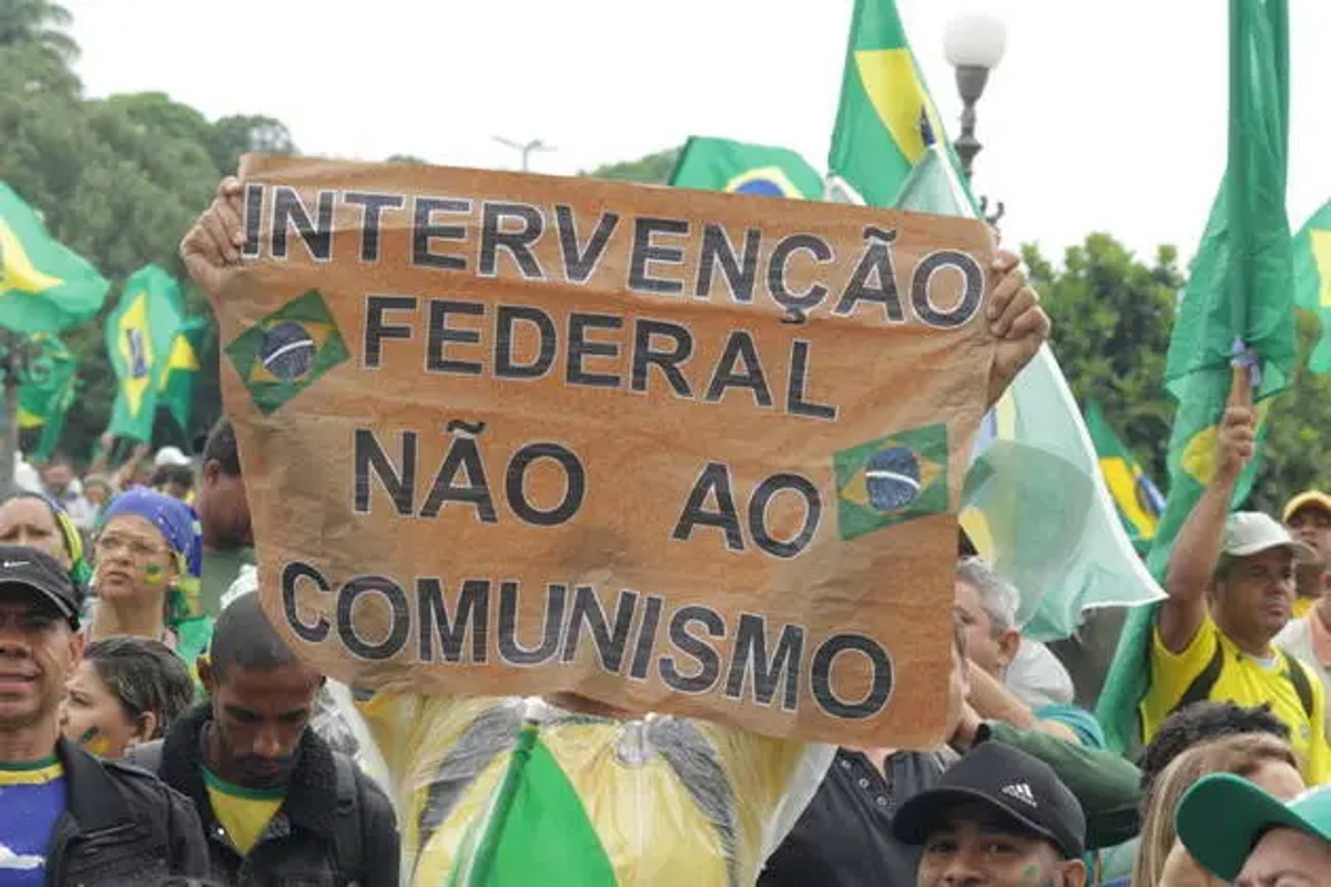 “Ainda que tenha uma mobilização mais ou menos espontânea, e sentimentos mais ou menos reais envolvidos, é preciso ter em mente as perguntas fundamentais: quem ganha e o que se ganha com isso?”, questiona o sociólogo