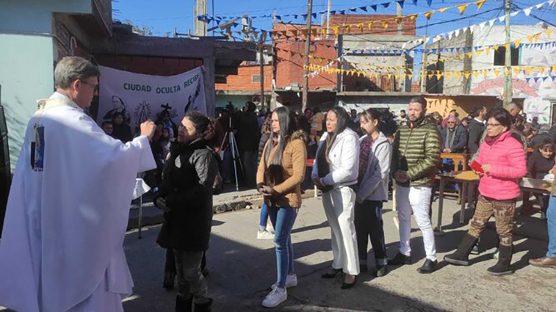 Buenos Aires. García Cuerva, novo arcebispo, celebra o Dia da N. S. do  Carmo com os pobres de uma favela - Instituto Humanitas Unisinos - IHU