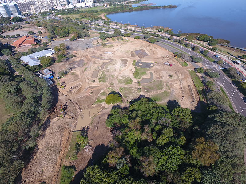 Prefeito de Porto Alegre visita as reformas na Orla do Lami para o verão