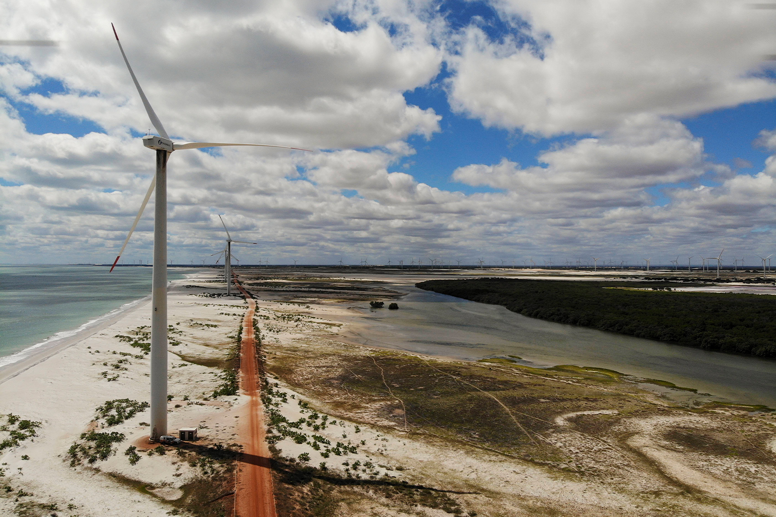 Parque eólico no Ceará, com ventos fortes e constantes, tornam os parque  eólicos com vantagens em relação a outros locais. Brasil, Nordeste. Photos