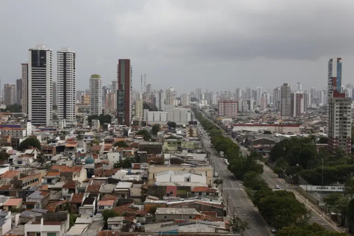 Enquanto Belém se prepara para receber líderes mundiais com obras bilionárias, comunidades seguem sem saneamento, sob o risco de remoções, gentrificação e invisibilidade