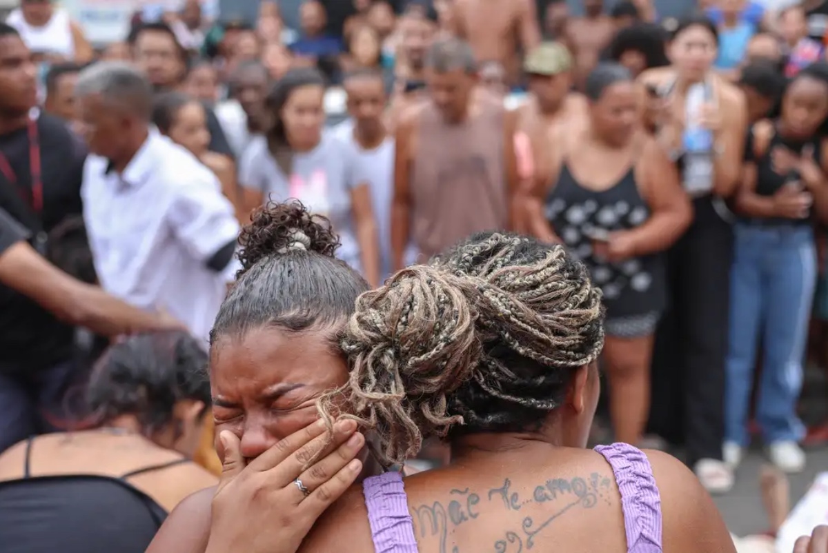 Uma breve oração pelos mortos no massacre no Rio de Janeiro: “Nossa Senhora da minha escuridão, que me perdoe por gostar dos des-heróis”