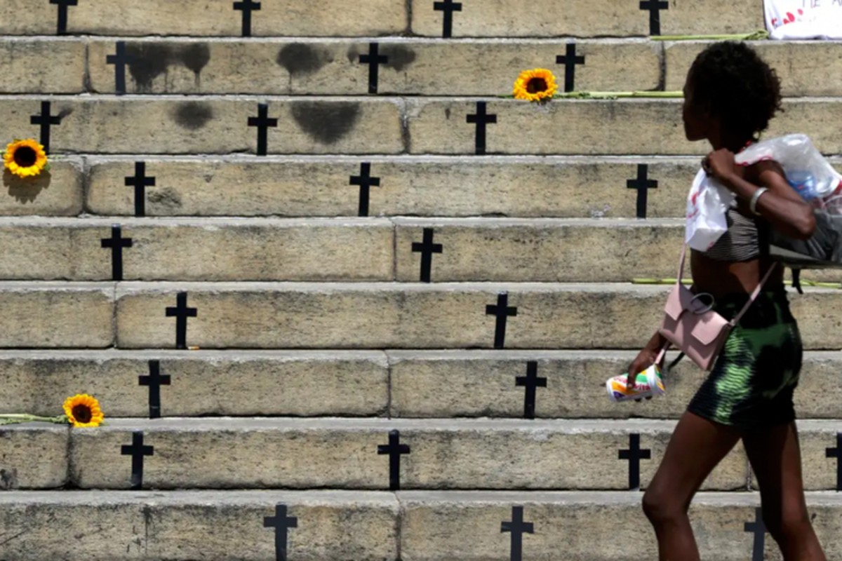 A socióloga traz um debate importante sobre como as políticas interferem no direito de existir dessas pessoas e o quanto os movimentos feministas importam na luta contra preconceitos e assassinatos 