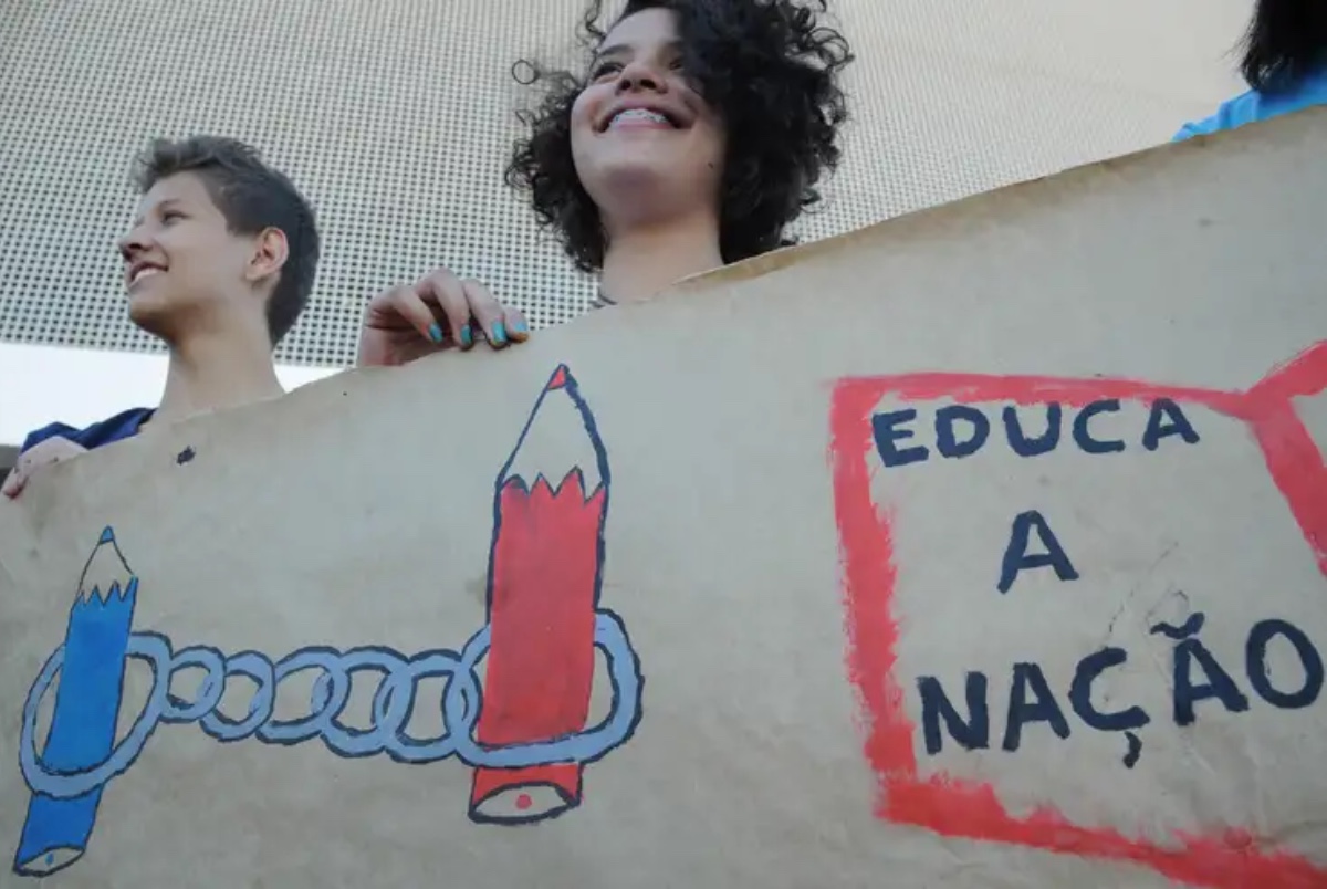 Proposta faz parte da receita eleitoral brasileira, diz sociólogo 