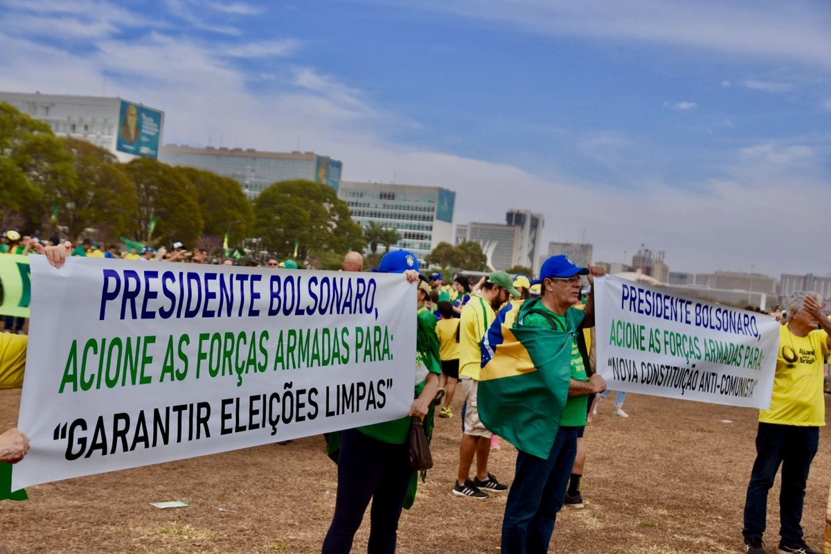 Movimento político de viés nazifascista do Brasil dos anos 1930,  tríade integralista do século XXI mantêm-se de pé com a adição de um quarto pilar, a mentira