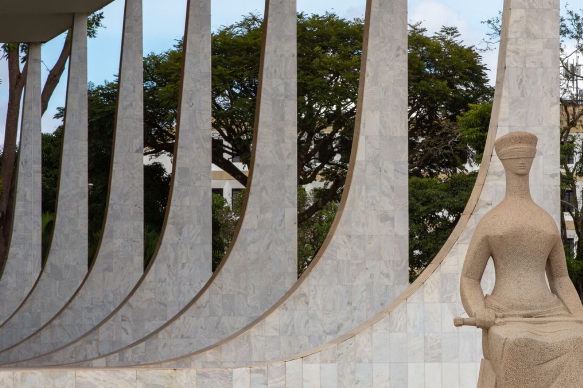 “O caso Master e a crise do Supremo convergem para uma questão republicana fundamental: saber se as instituições brasileiras dispõem de mecanismos suficientemente transparentes e impessoais para impedir que poder econômico, influência política e autoridade institucional se convertam reciprocamente em contraventores ou fautores de ilicitudes”, diz o jurista